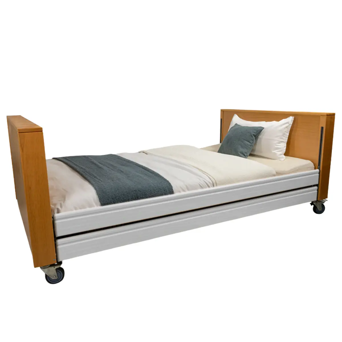 Pflegebett Ecofit Extra Kopfteil aus Holz mit Kopfkissen und blauem Zierkissen, auf weißem Hintergrund.